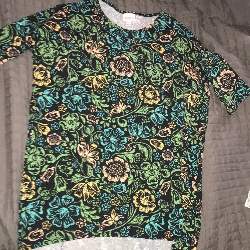 ❤️ LulaRoe Irma (I think) Top. Size XXS.